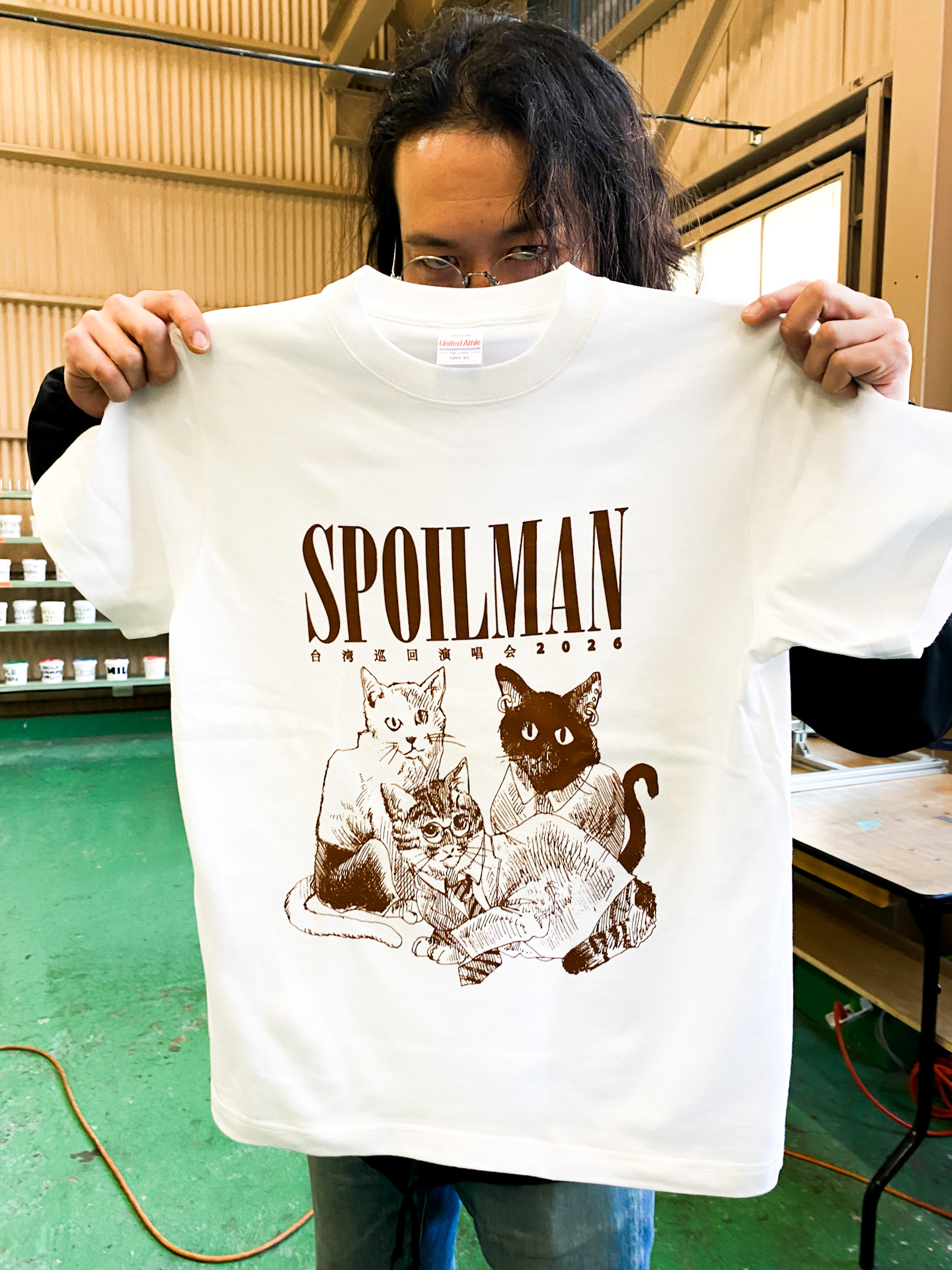 SPOILMAN - "台湾巡回演唱会 2026" (T-Shirt : White x Brown)